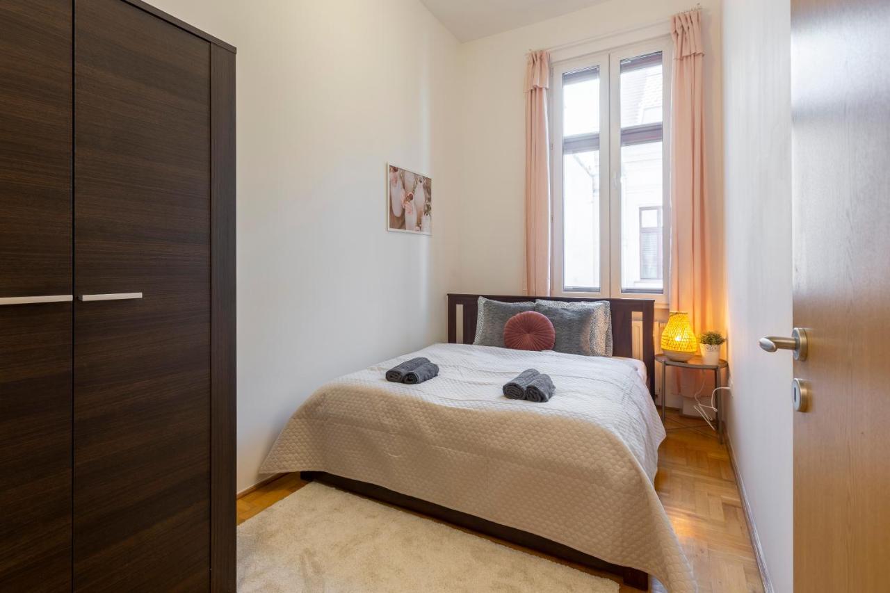 Central Gozsdu Apartment In The Party Street Budapest Exterior foto