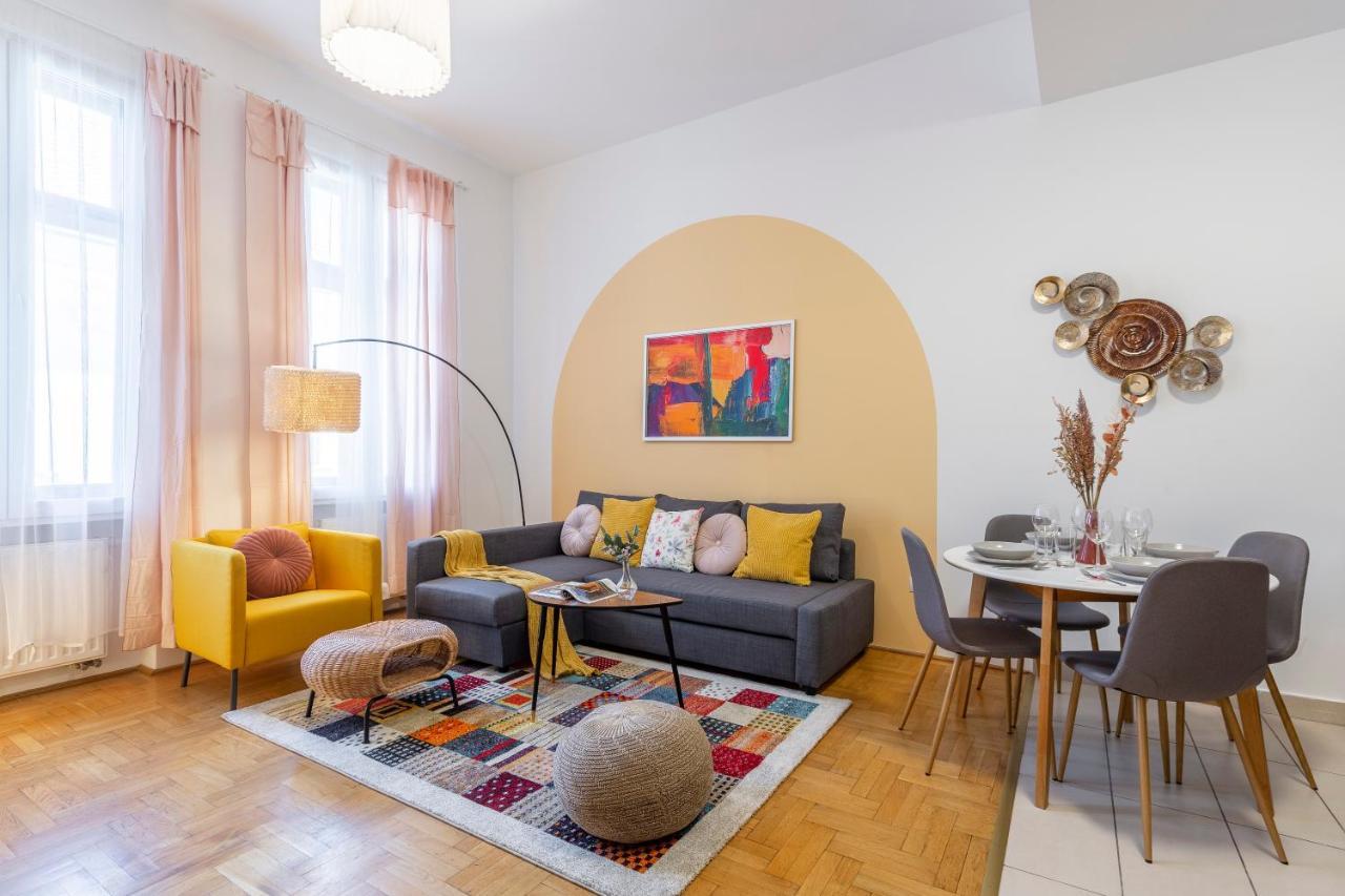 Central Gozsdu Apartment In The Party Street Budapest Exterior foto