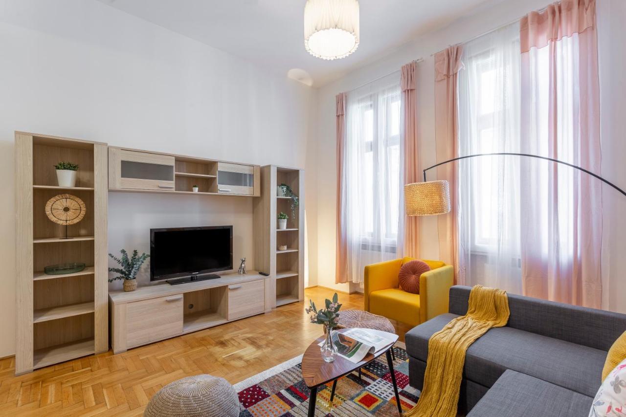 Central Gozsdu Apartment In The Party Street Budapest Exterior foto