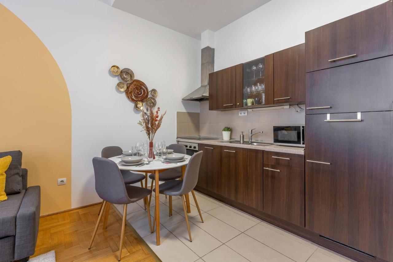 Central Gozsdu Apartment In The Party Street Budapest Exterior foto